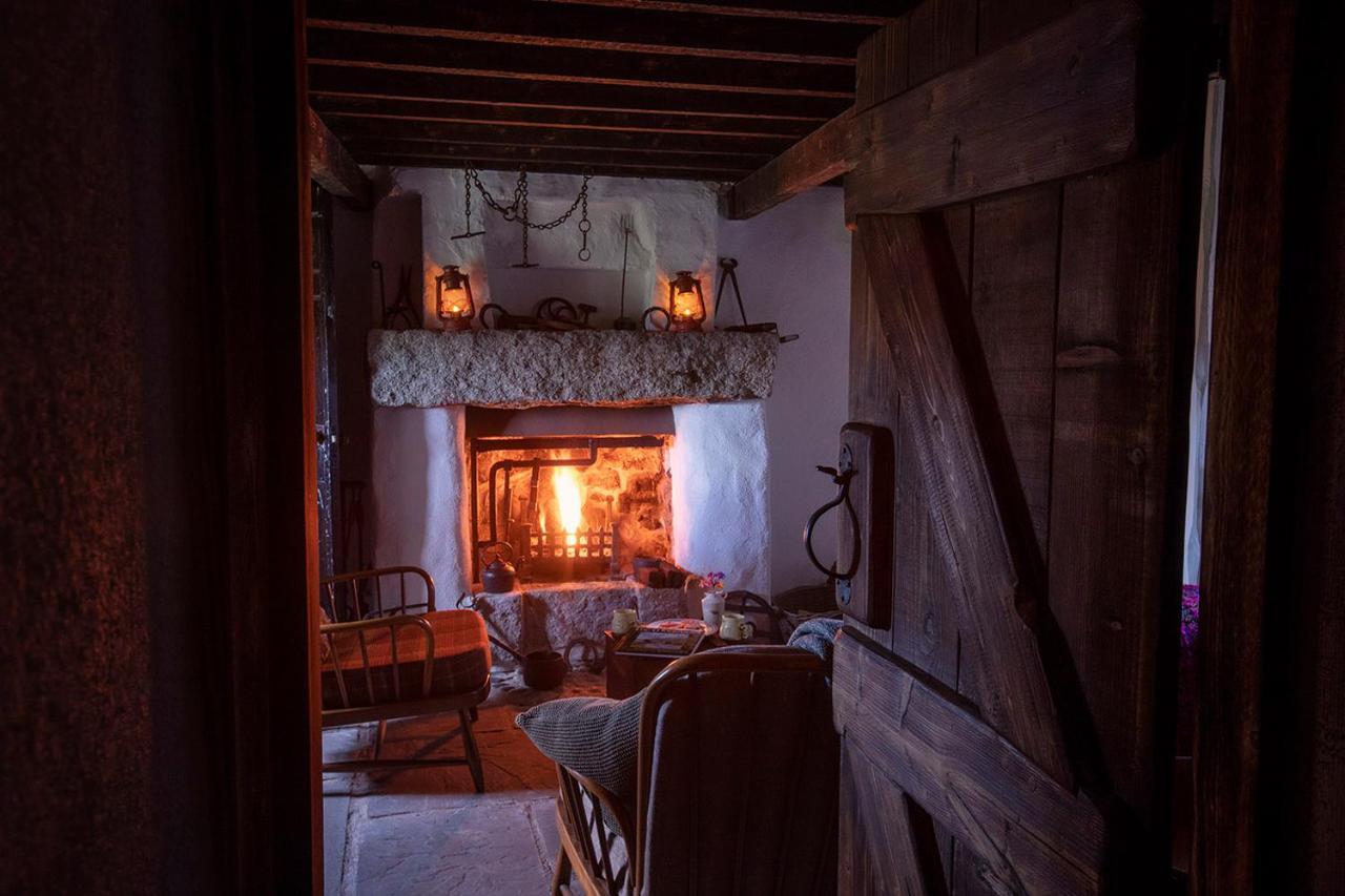 Thistle Thatch Cottage And Hot Tub - Mourne Mountains นิวคาสเซิล ภายนอก รูปภาพ