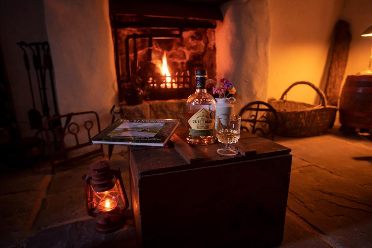 Thistle Thatch Cottage And Hot Tub - Mourne Mountains นิวคาสเซิล ภายนอก รูปภาพ