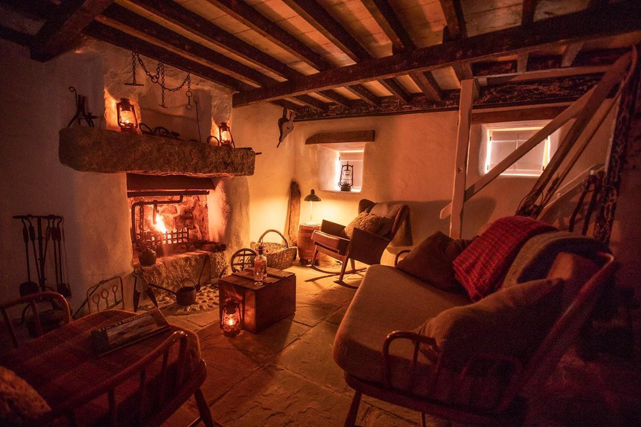 Thistle Thatch Cottage And Hot Tub - Mourne Mountains นิวคาสเซิล ภายนอก รูปภาพ